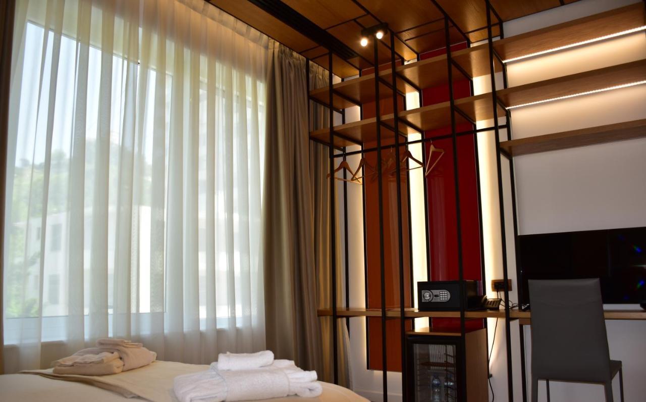 Hotel Ergi'S Durrës Eksteriør billede
