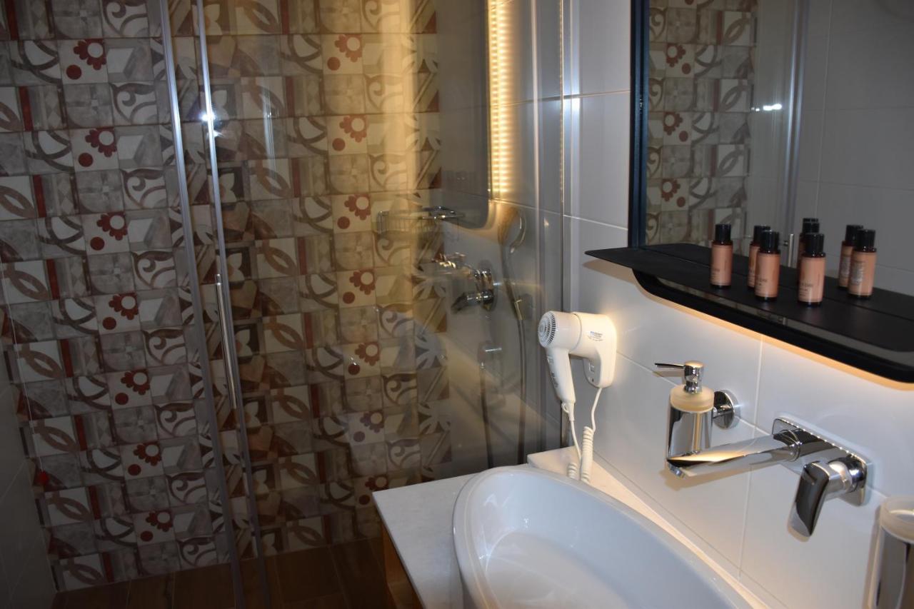 Hotel Ergi'S Durrës Eksteriør billede